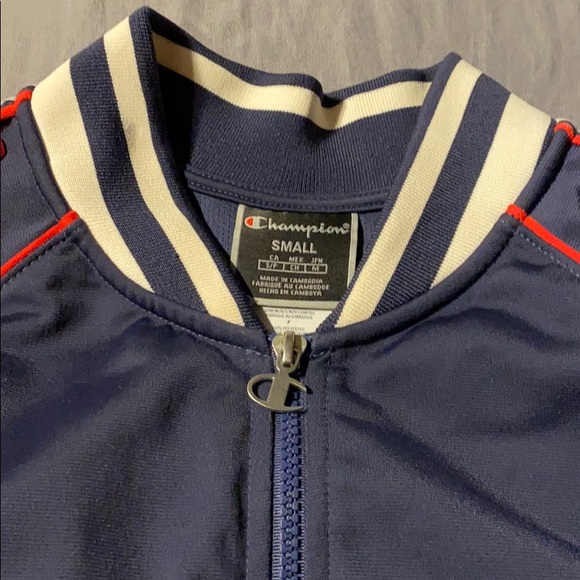 Champion crew neck sweater size small - Picture 9 of 10